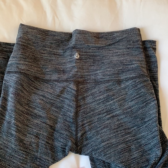 lululemon, crop legging, size 6 - Picture 3 of 4